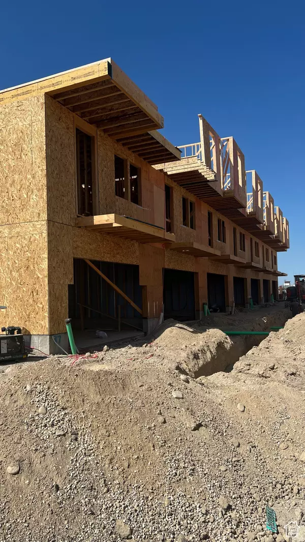 Midvale, UT 84047,7365 S WOOD LILY CT #22