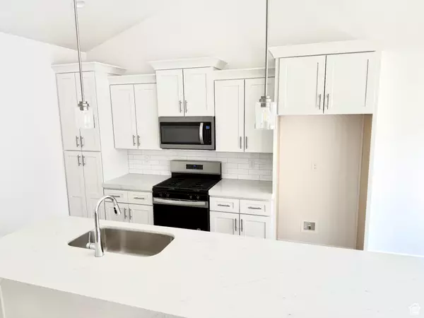 Midvale, UT 84047,7373 S WOOD LILY CT #24