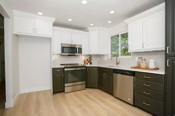 Syracuse, UT 84075,1385 S 1100 W