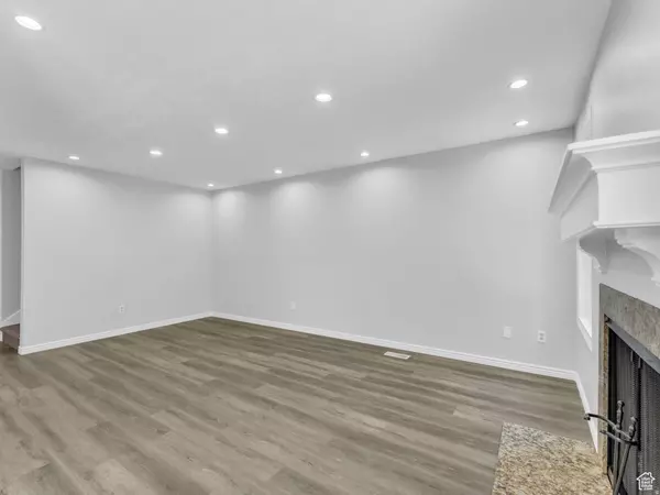 Sandy, UT 84094,8335 S 1050 E