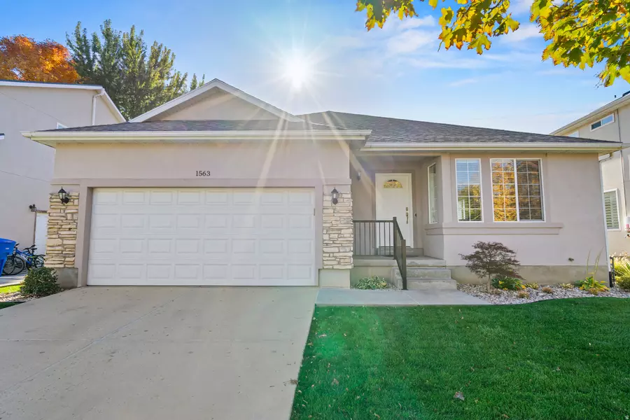 1563 OAKRIDGE PARK DR, Farmington, UT 84025