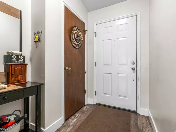 Sandy, UT 84094,11855 S HIDDEN VALLEY DR