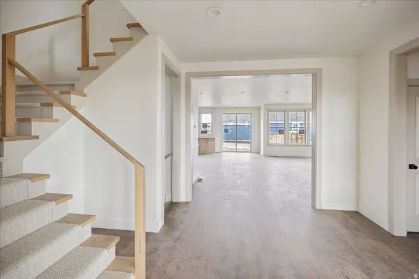 South Jordan, UT 84009,7086 W DOCKSIDER DR #274