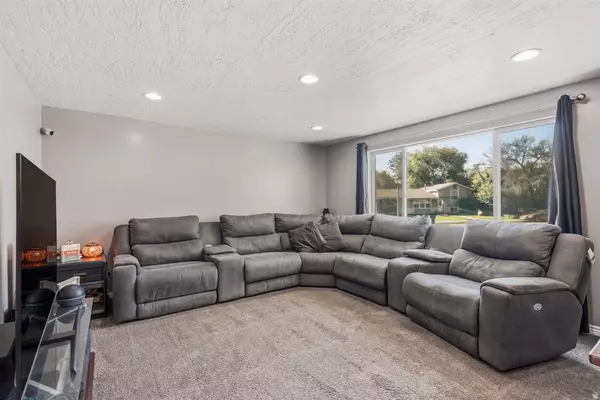 Taylorsville, UT 84129,5809 S HAZELHURST DR