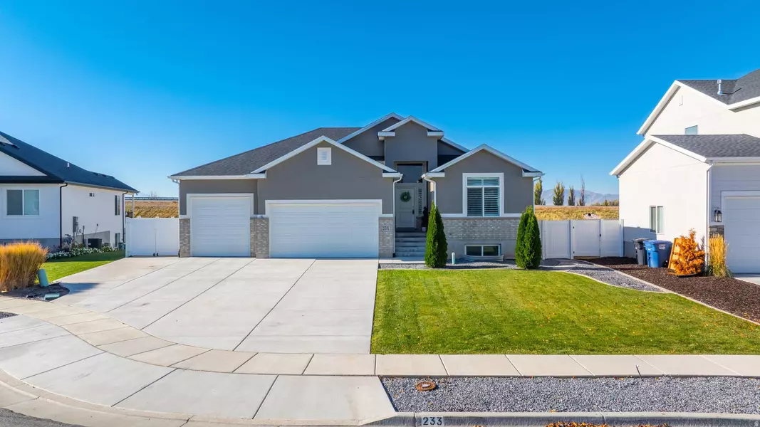 233 N HEATHERMOOR LN, Kaysville, UT 84037