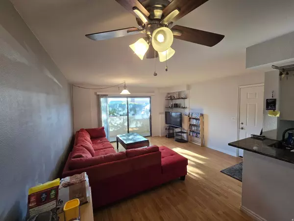 Midvale, UT 84047,931 E CREEK HILL LN #11