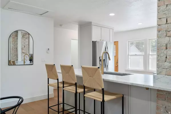 Salt Lake City, UT 84106,1214 E PARKWAY AVE