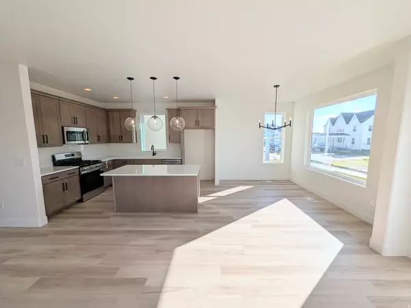 South Jordan, UT 84009,6908 W LAKE AVE S #214