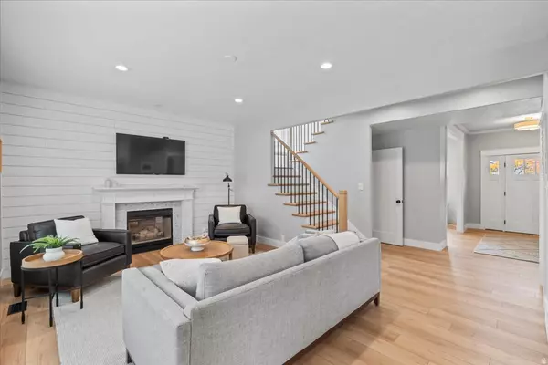 Sandy, UT 84092,9636 CANDLE TREE LN