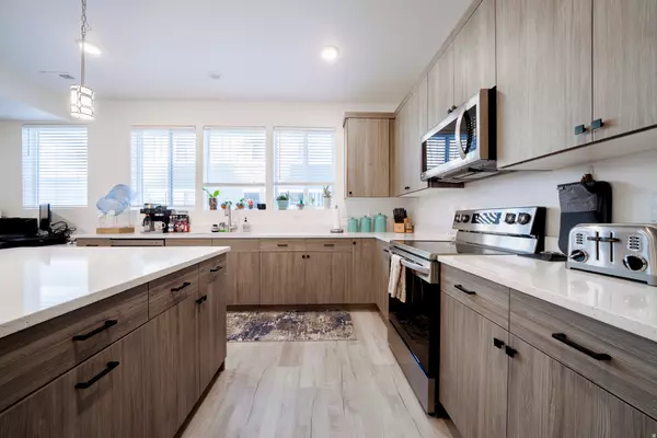 Kearns, UT 84118,6160 S MIRAMONTE WAY W #T30