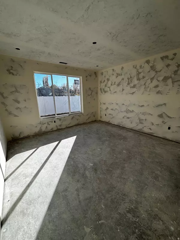 Logan, UT 84321,1506 SILVER CANOE LOOP #102