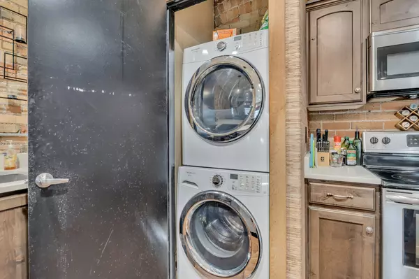 Salt Lake City, UT 84101,327 W 200 S #303