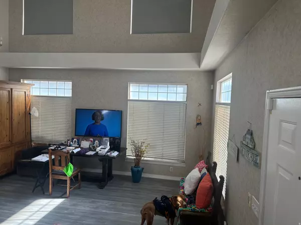 Sandy, UT 84094,735 SANDY POINT DR