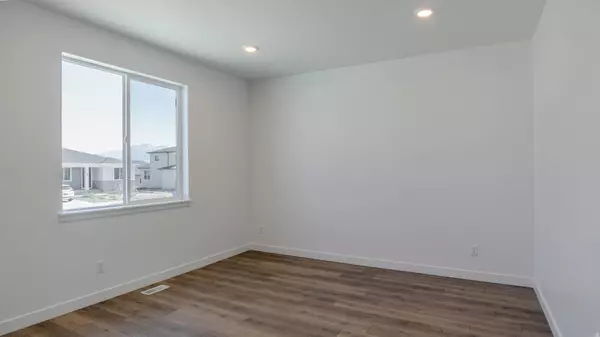 Saratoga Springs, UT 84045,891 W FALLOW DR S #211