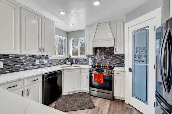 South Jordan, UT 84009,11657 S WINDSTONE DR