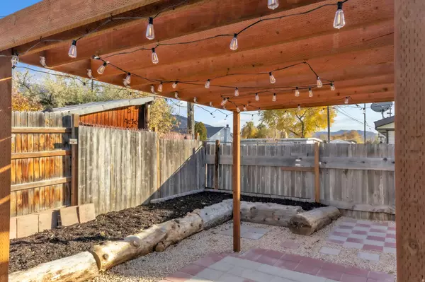 Sandy, UT 84094,10109 S PEONY WAY