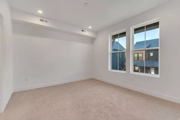 West Jordan, UT 84081,6969 W HIDDEN HILLS WAY S #144