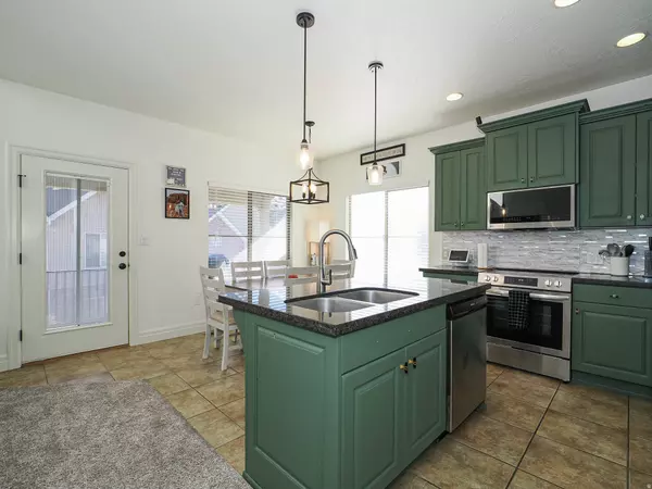 South Jordan, UT 84009,10447 S GARDEN SAGE CIR