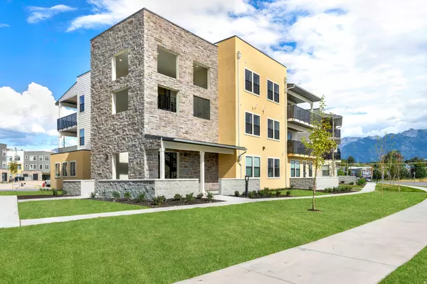 Midvale, UT 84047,736 W BLUE MAGIC LN S #R303