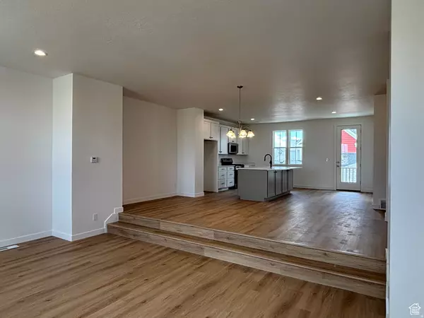 South Jordan, UT 84009,7043 W SOUTH JORDAN PKWY