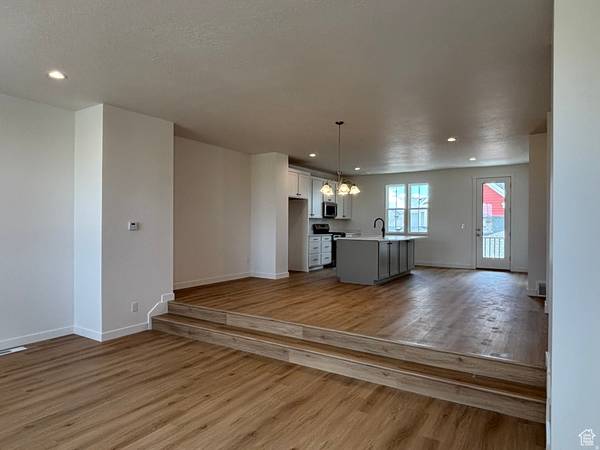 South Jordan, UT 84009,7043 W SOUTH JORDAN PKWY