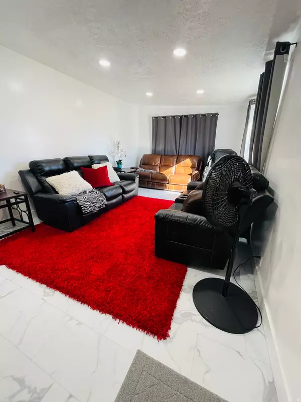 Salt Lake City, UT 84119,1876 W 3300 S