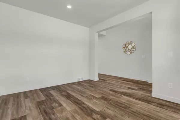 Saratoga Springs, UT 84045,2468 N PAINTBRUSH DR