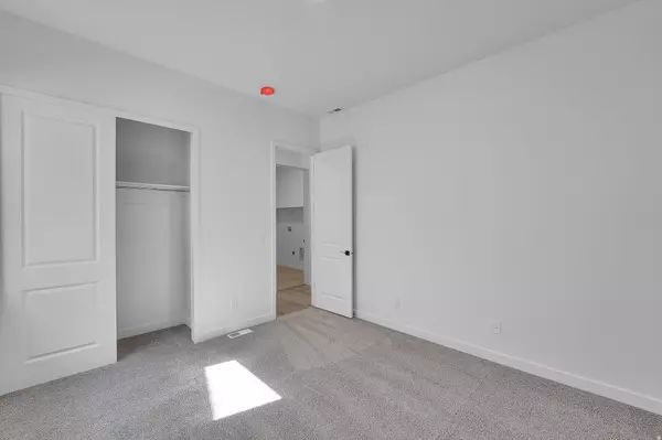 Saratoga Springs, UT 84045,253 E POLARIS DR S #105