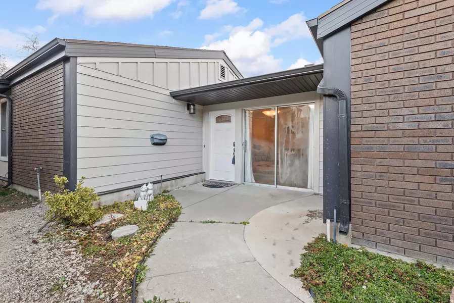 5976 S MONTE CARLO DR E, Salt Lake City, UT 84121