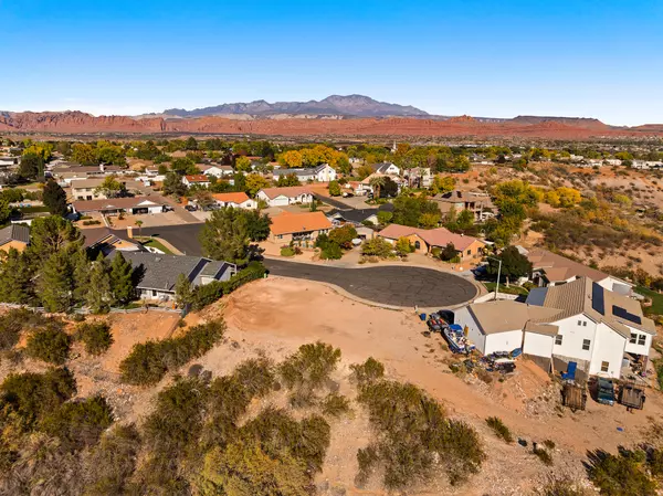 1647 RIM CIR #11, Santa Clara, UT 84765