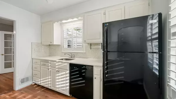 Salt Lake City, UT 84106,1865 E HILLCREST AVE