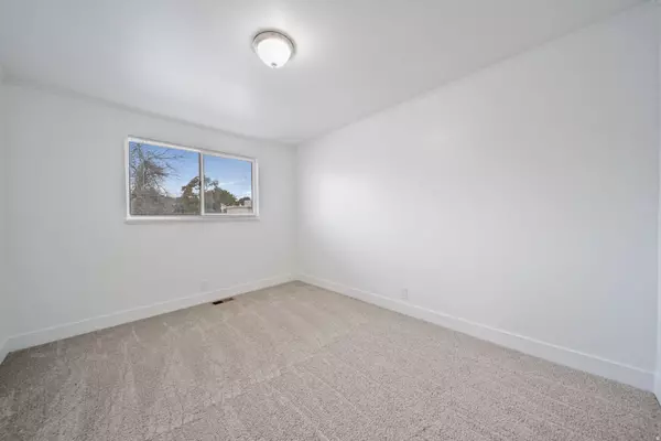 West Valley City, UT 84120,4854 W VAN CHERRY WAY