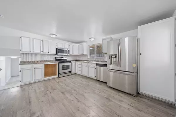 West Valley City, UT 84120,4854 W VAN CHERRY WAY