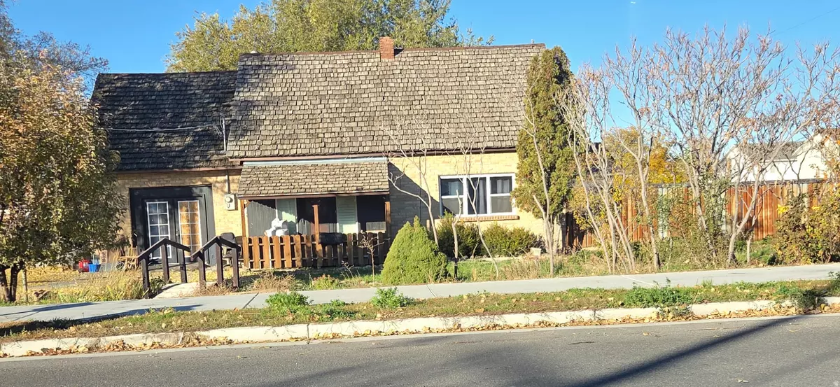 Tremonton, UT 84337,327 N 400 W