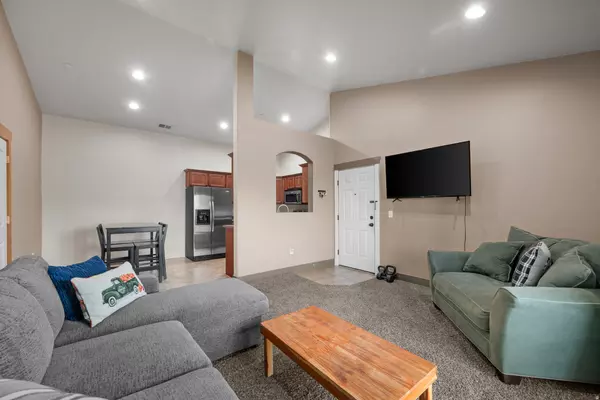 Saratoga Springs, UT 84045,178 W SPRINGVIEW DR