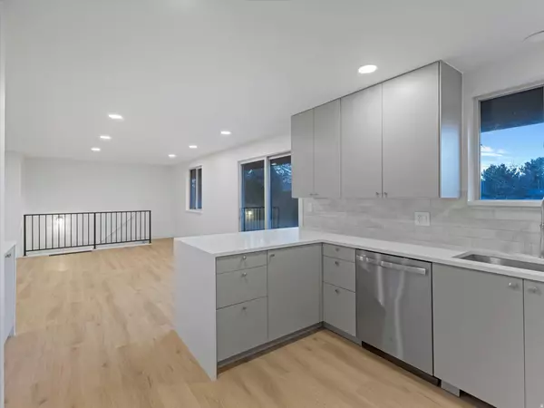 Holladay, UT 84117,4980 S 1645 E