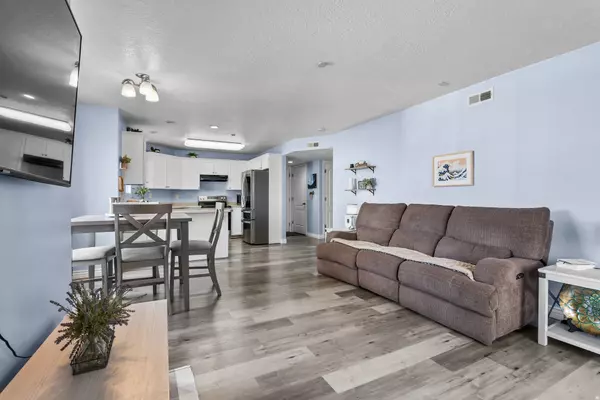 Draper, UT 84020,224 E SPENCER PEAK WAY S #F6