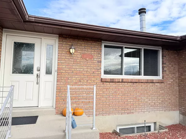 Sandy, UT 84070,10329 S SILVER WILLOW DR E