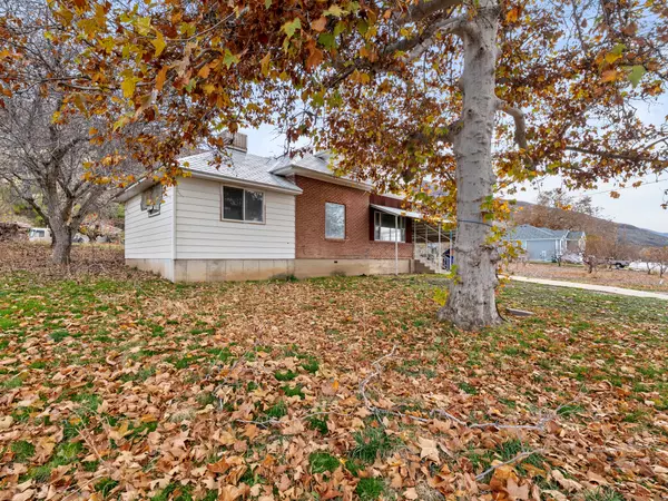 Fruit Heights, UT 84037,106 N MOUNTAIN RD