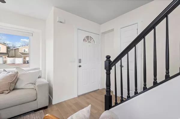 Sandy, UT 84070,9332 S CHARTRES AVE