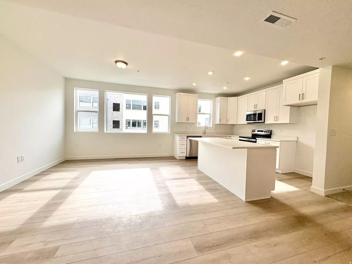 Midvale, UT 84047,718 W BLUE MAGIC LN #203