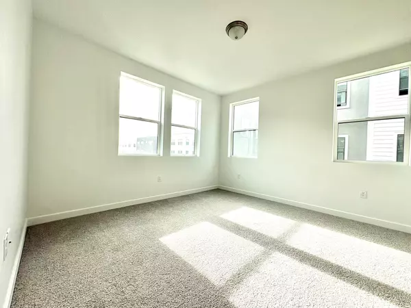 Midvale, UT 84047,718 W BLUE MAGIC LN #203