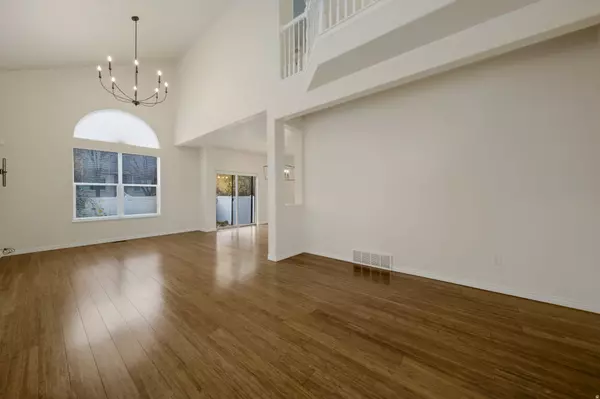 Murray, UT 84117,1360 E OLD MAPLE CT