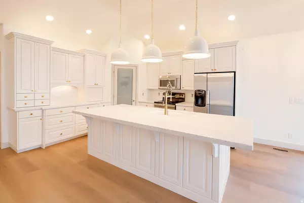 Draper, UT 84020,479 E FOX FARM PL S