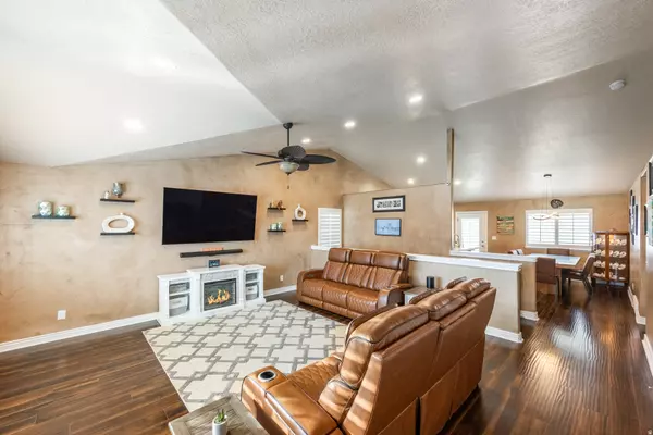 West Jordan, UT 84081,6429 S CRIMSON SKY CT