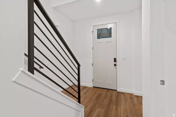 South Jordan, UT 84009,11367 S OFFSHORE WAY W #382