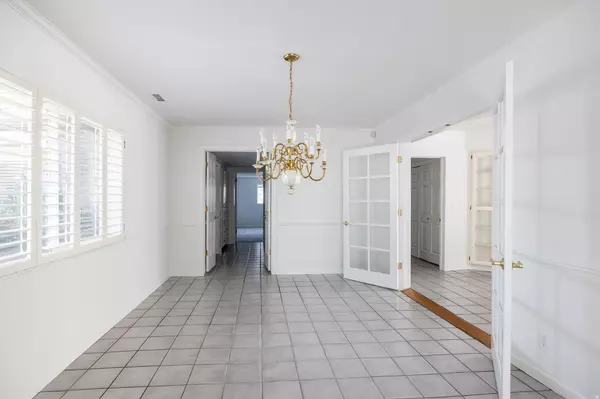 Salt Lake City, UT 84117,5089 S 2050 E