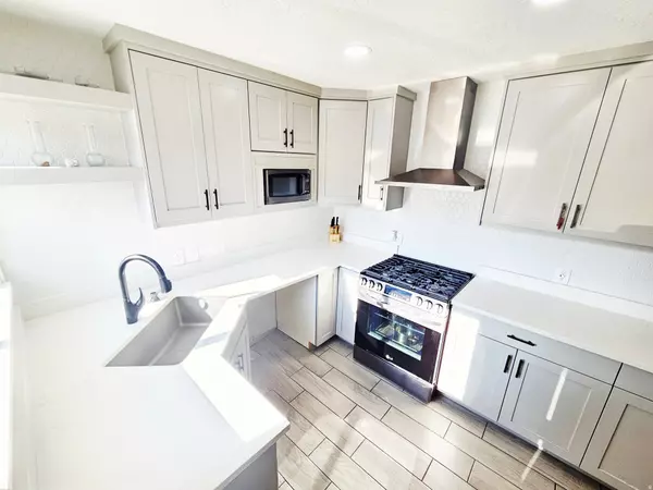 Kearns, UT 84118,5236 S 4520 W