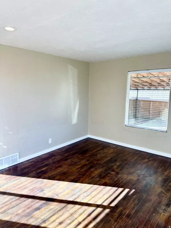 East Carbon, UT 84520,319 CARSON AVE