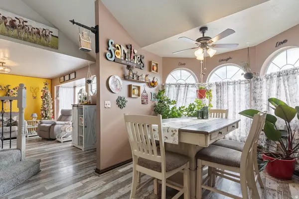 Sandy, UT 84094,989 E SANDCREST DR